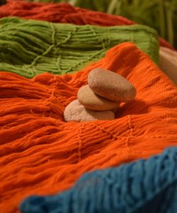 Rebozo, écharpe mexicaine utilisée lors du soin.